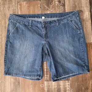 Old Navy Plus Jean Shorts Woman's size 22